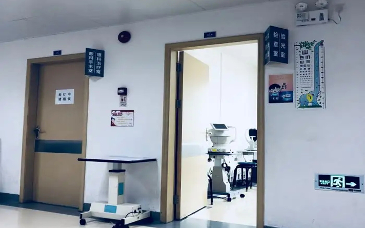 醫(yī)療病房門玻璃推拉門太占位，不如試試PVC折疊門，省錢省事省空間